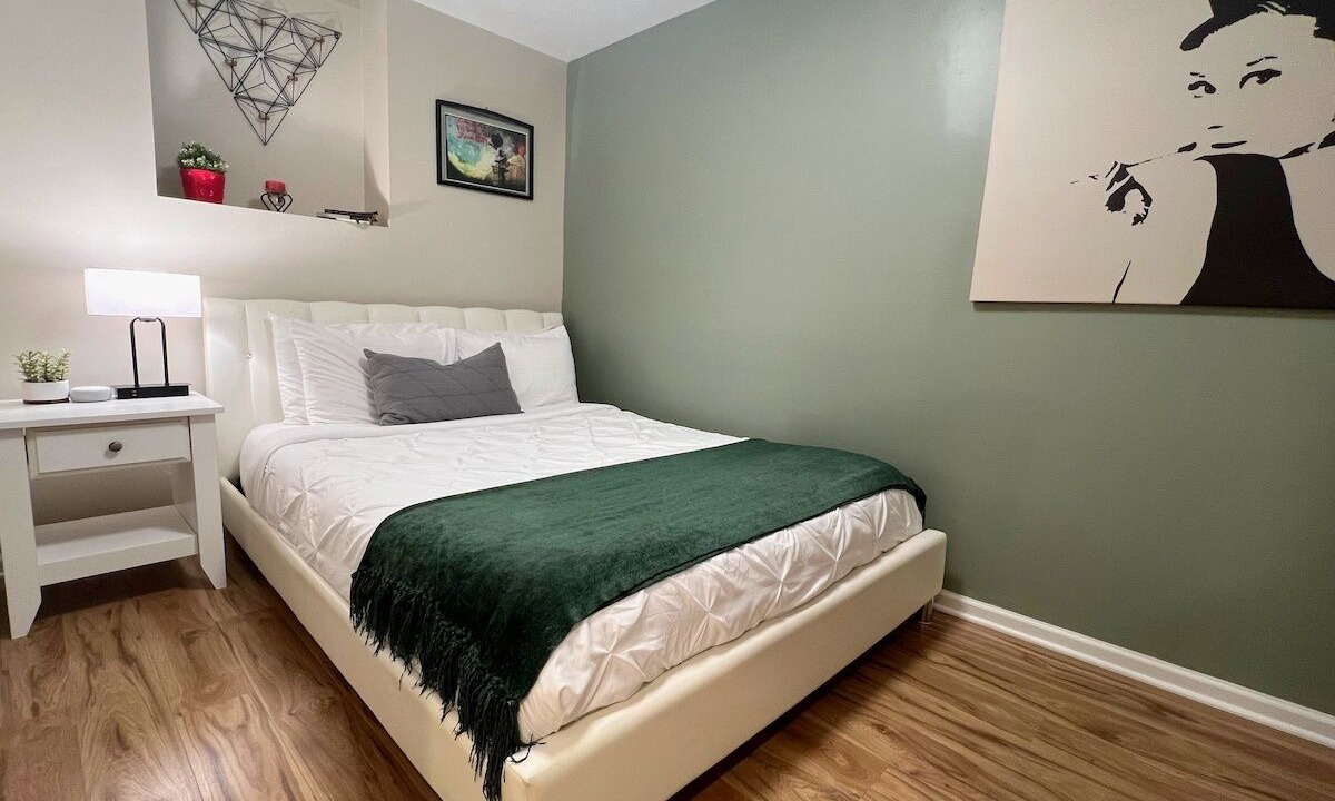 Photo of Bedroom in Near West Side