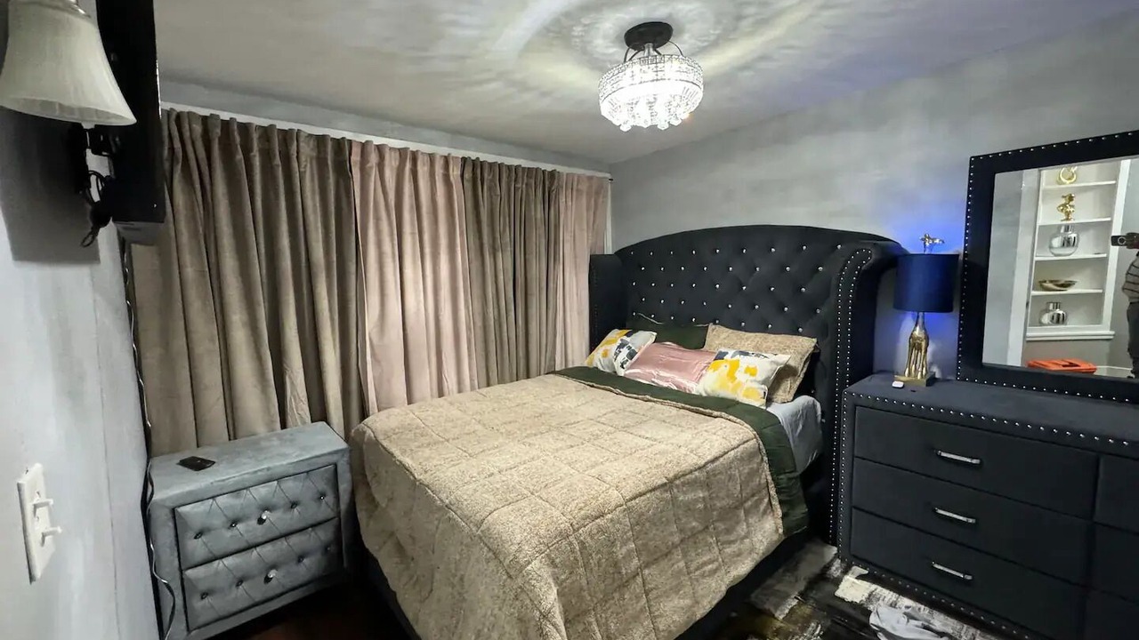 Photo of Bedroom in Bronzeville