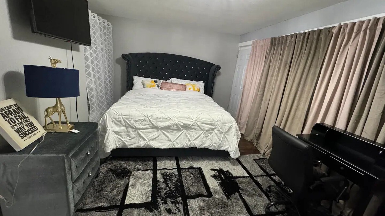 Photo of Bedroom in Bronzeville