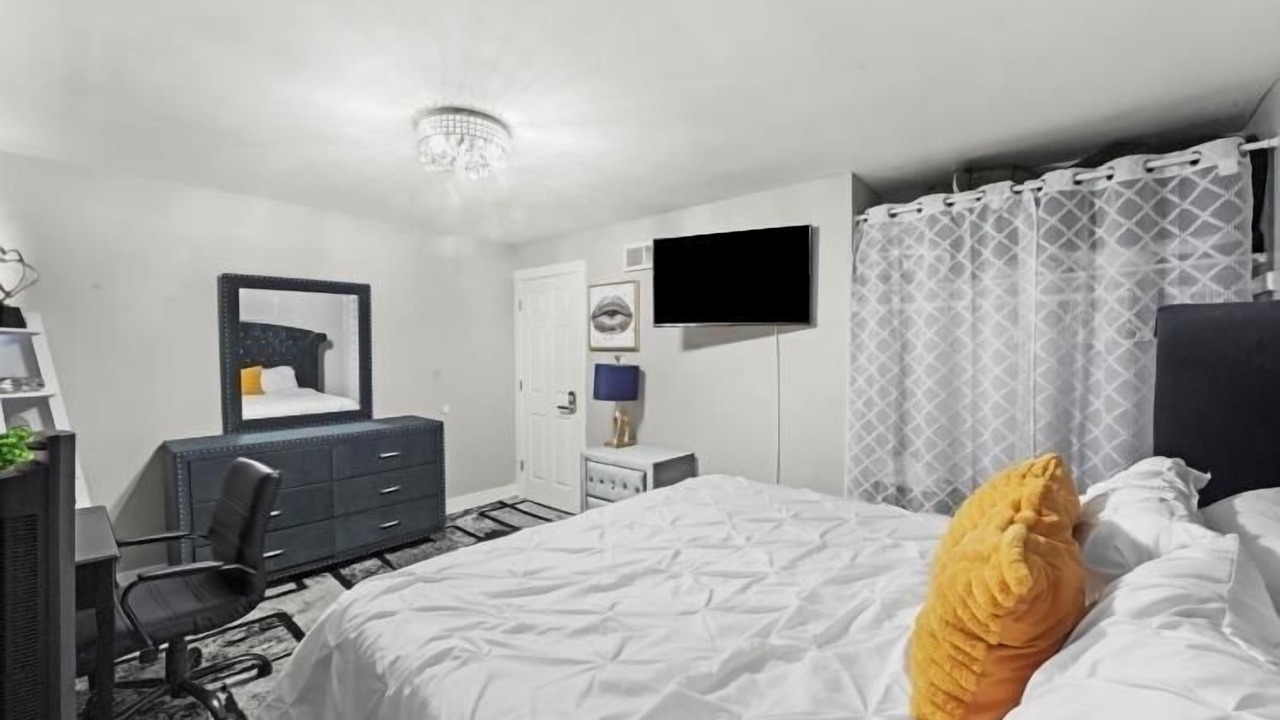 Photo of Bedroom in Bronzeville