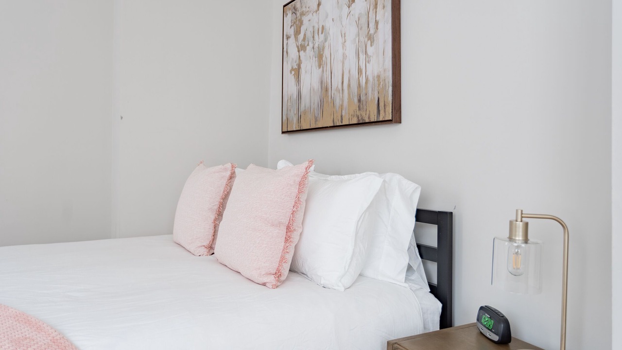 Photo of Bedroom in Rogers Park