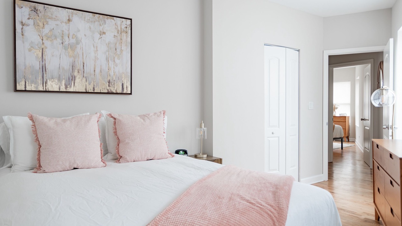 Photo of Bedroom in Rogers Park