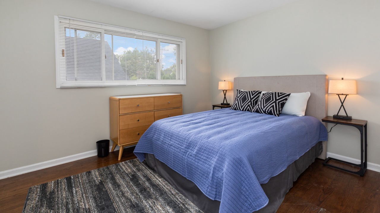 Photo of Bedroom in Lake Forest