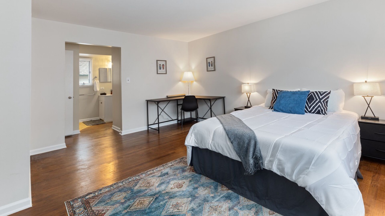 Photo of Bedroom in Lake Forest