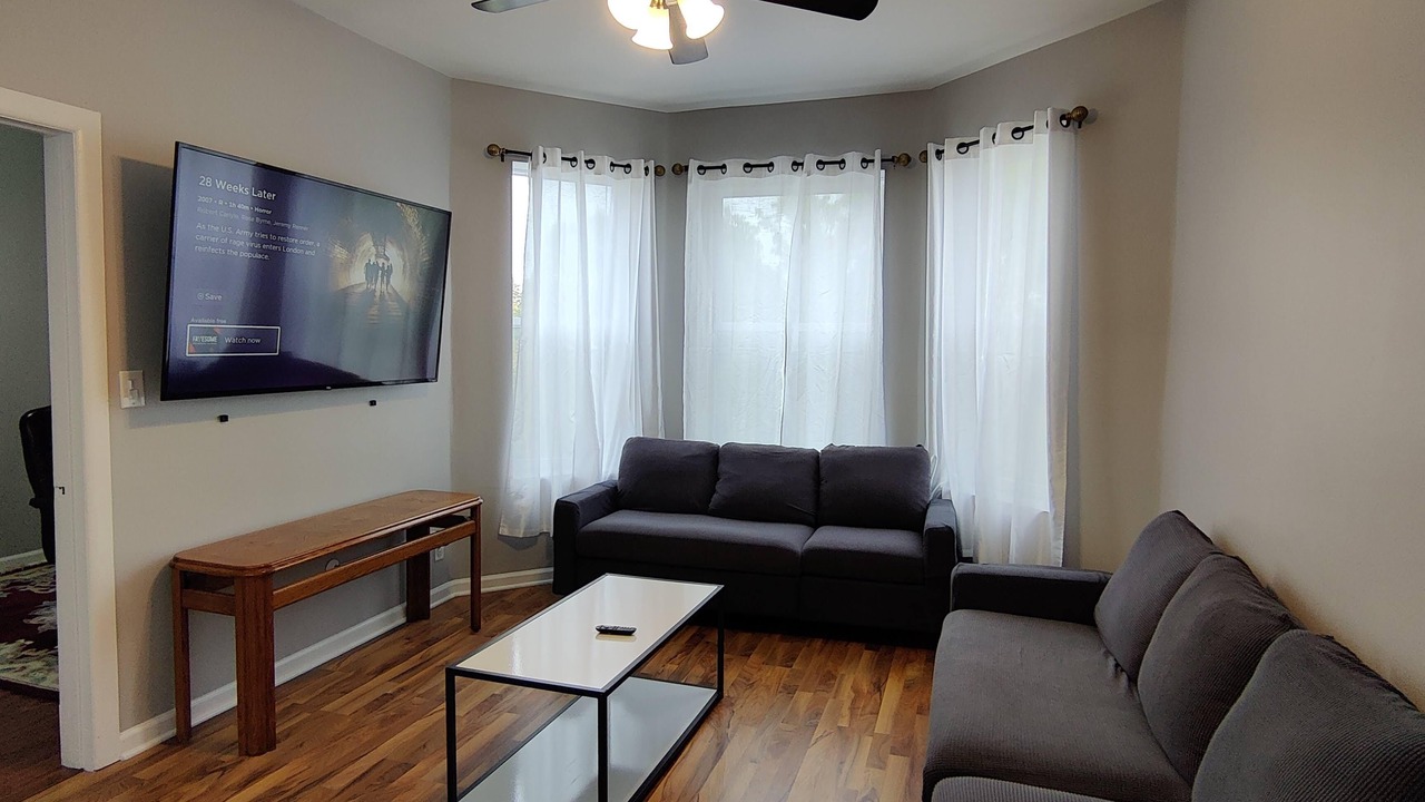 Photo of Livingroom in North Lawndale