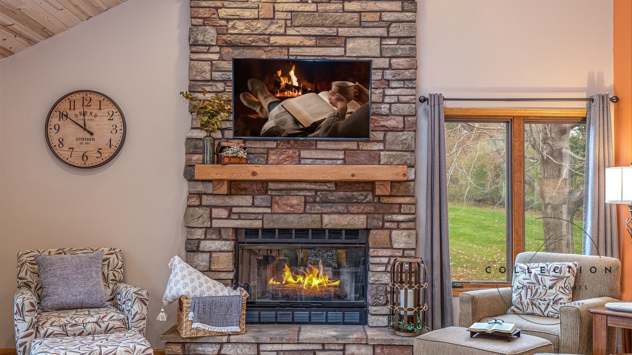 Photo of Livingroom in The Galena Territory