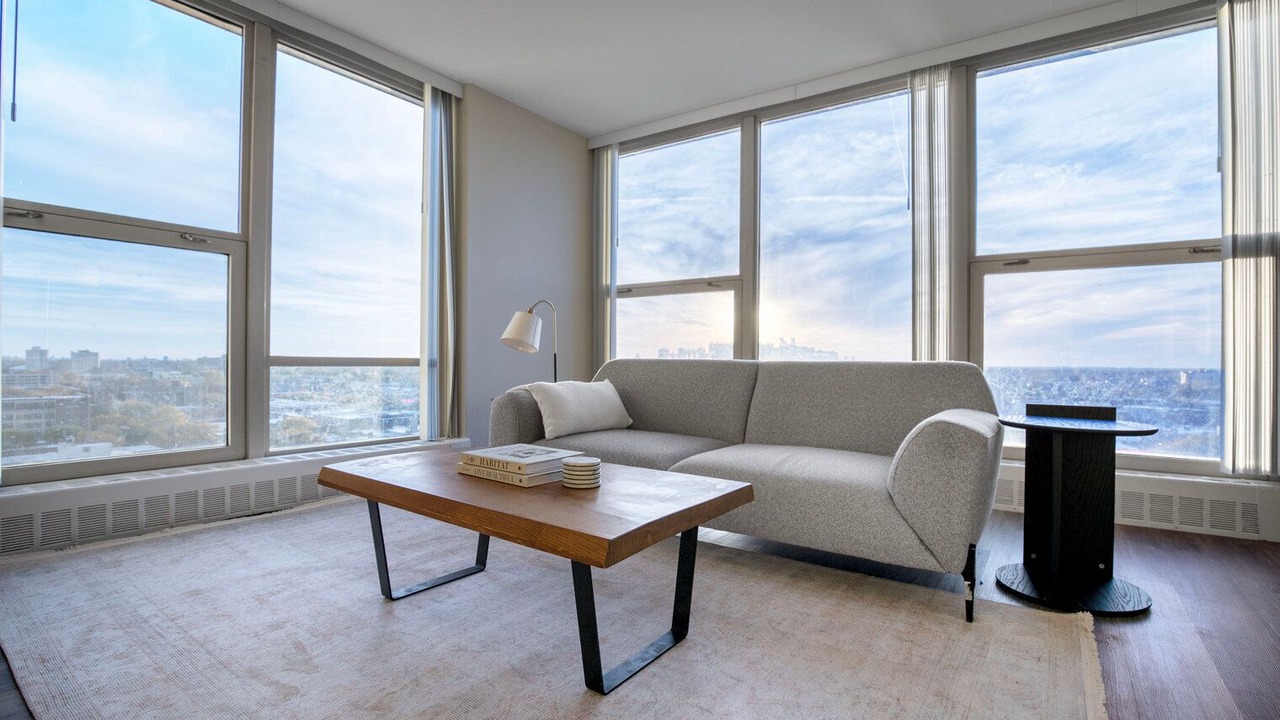 Photo of Livingroom in Edgewater Beach