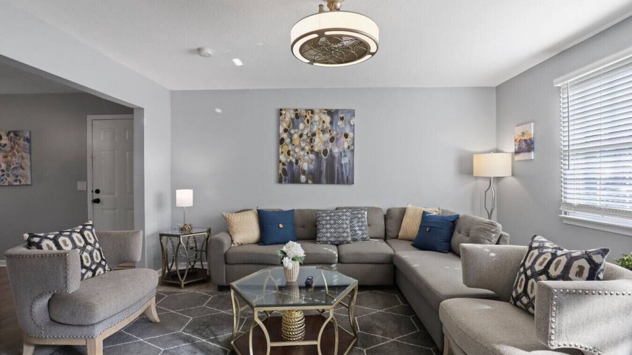 Photo of Livingroom in St. Charles