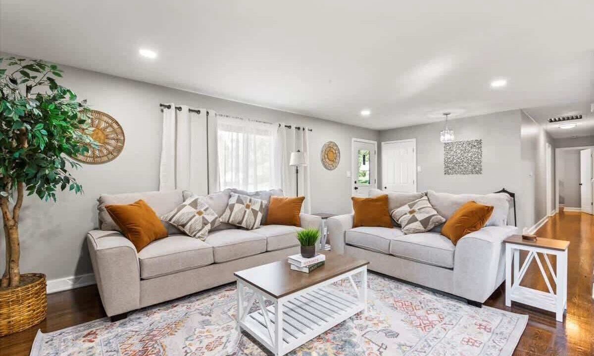 Photo of Livingroom in Fox Valley