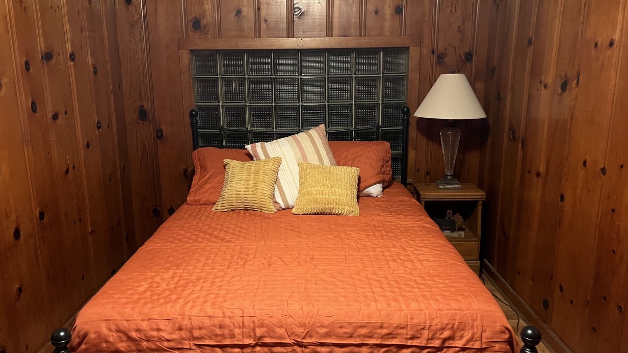 Photo of Bedroom in Benton