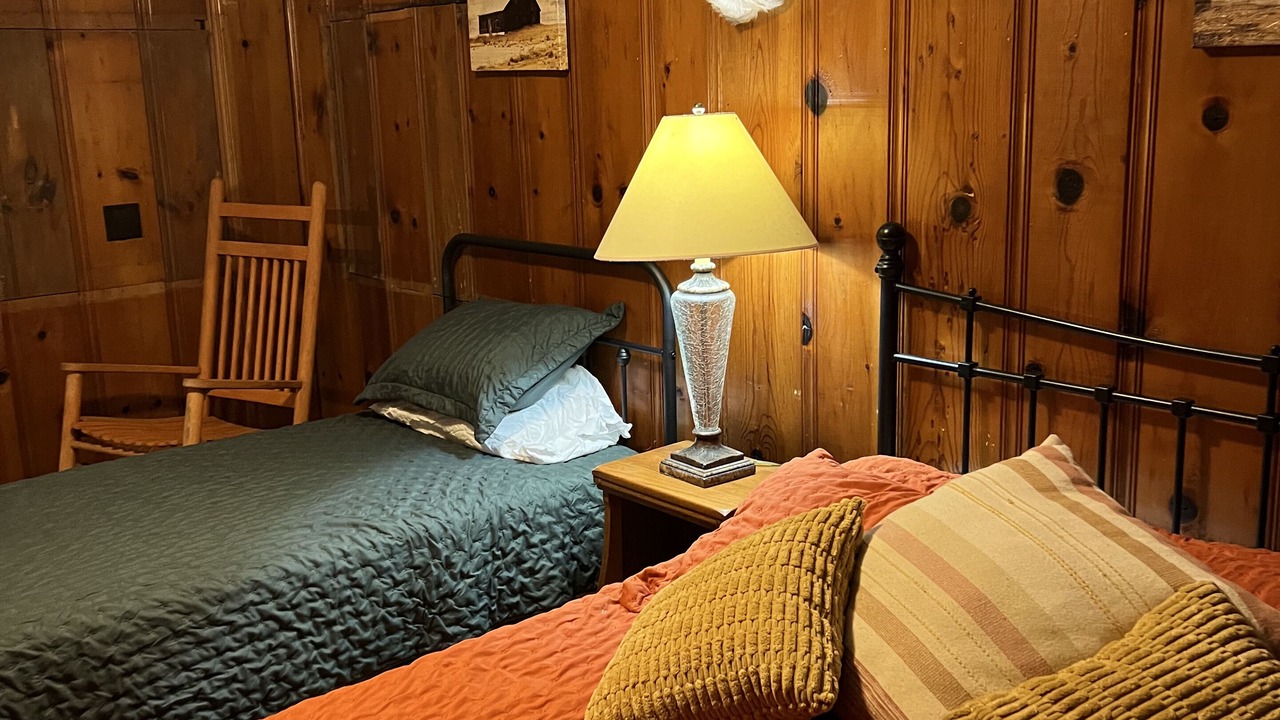 Photo of Bedroom in Benton