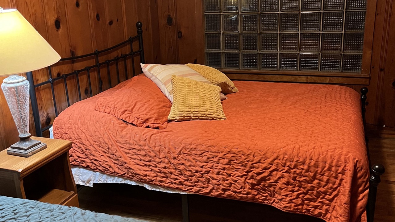 Photo of Bedroom in Benton