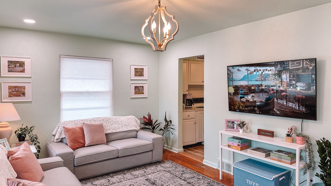 Photo of Livingroom in Leland Grove