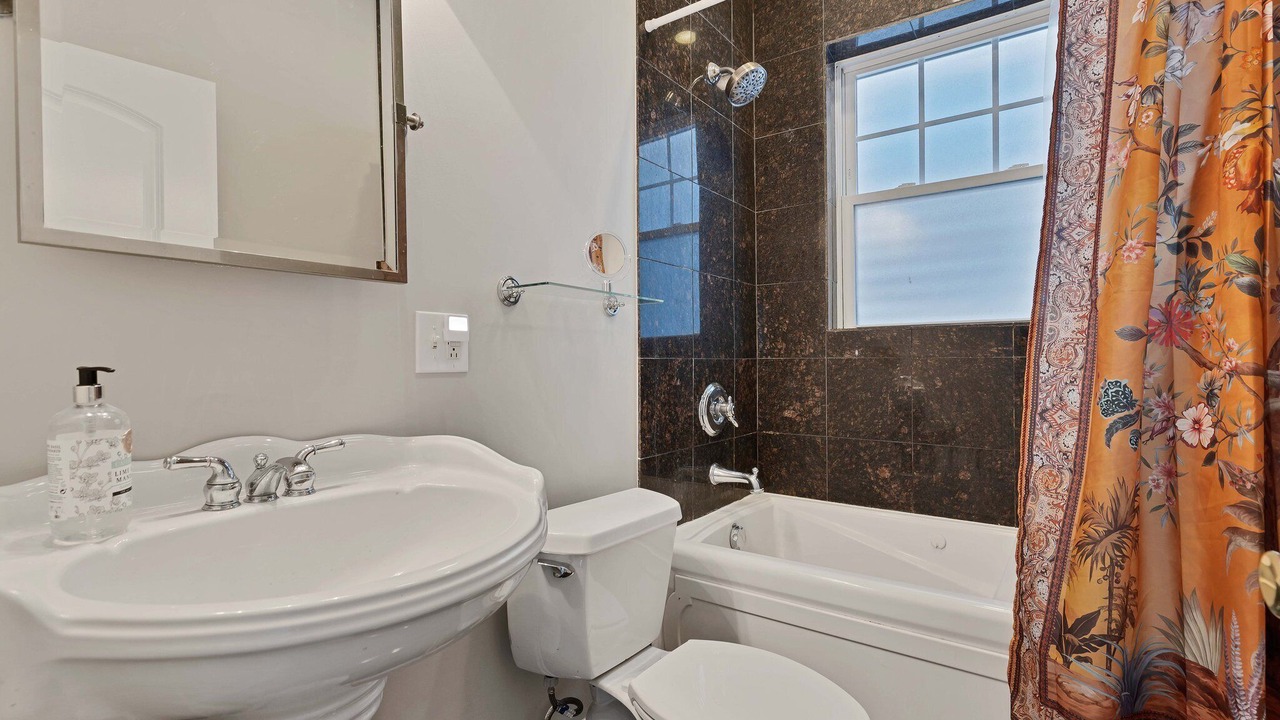 Photo of Bathroom in Lakeview
