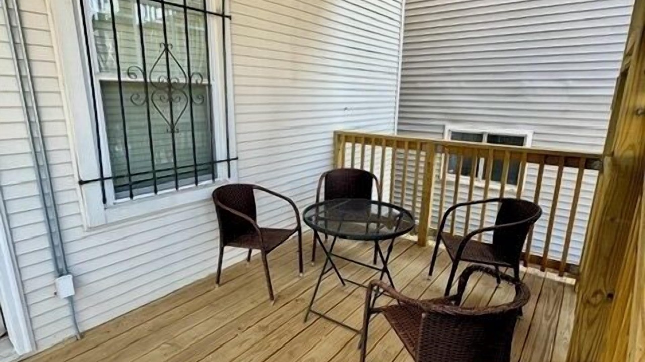Photo of Outdoor in Lakeview