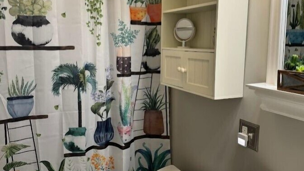 Photo of Bathroom in Lakeview