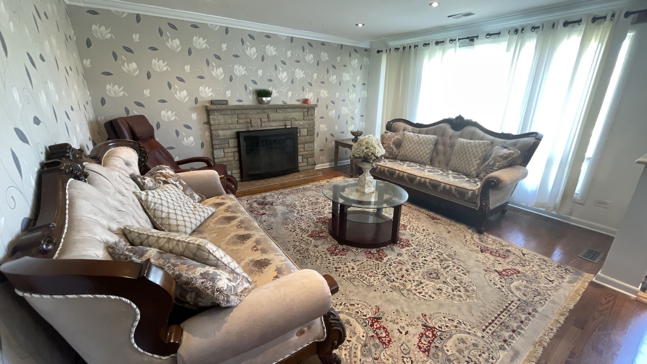 Photo of Livingroom in Glenview