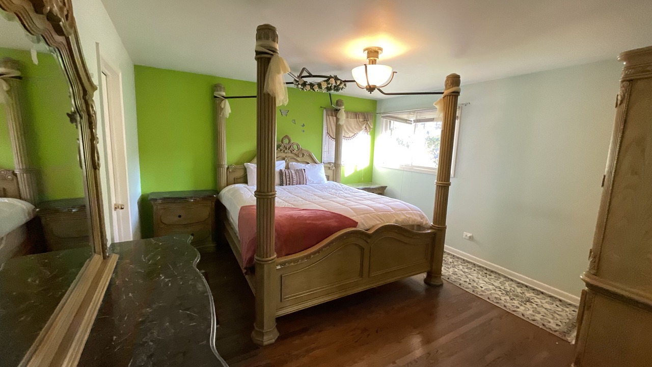 Photo of Bedroom in Glenview