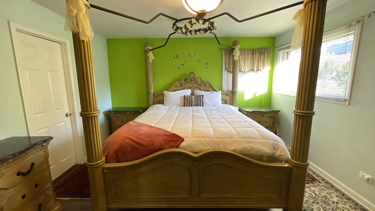 Photo of Bedroom in Glenview