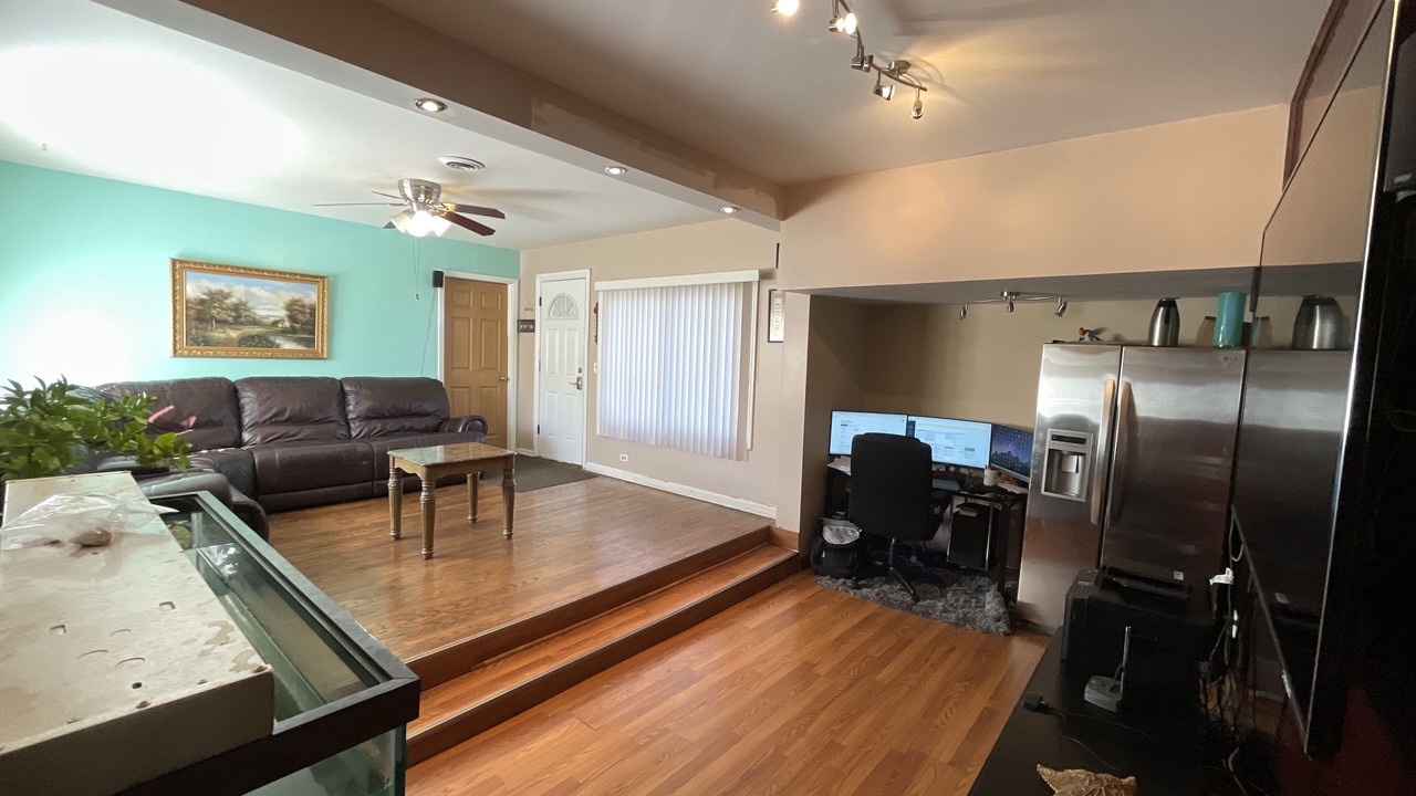 Photo of Livingroom in Glenview