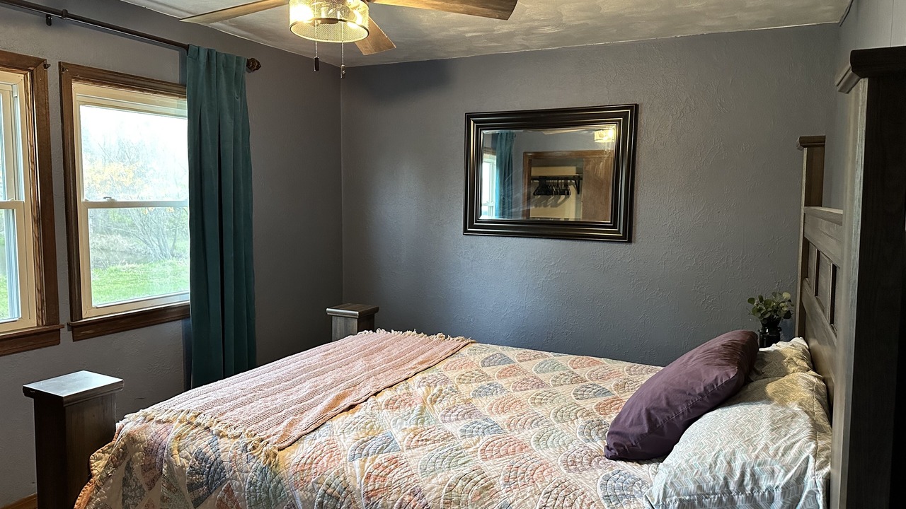 Photo of Bedroom in Flora
