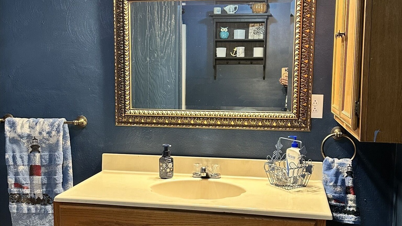 Photo of Bathroom in Flora