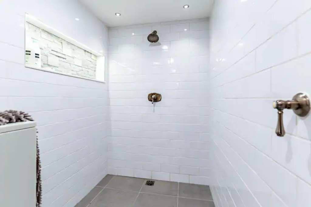 Photo of Bathroom in Wrigleyville