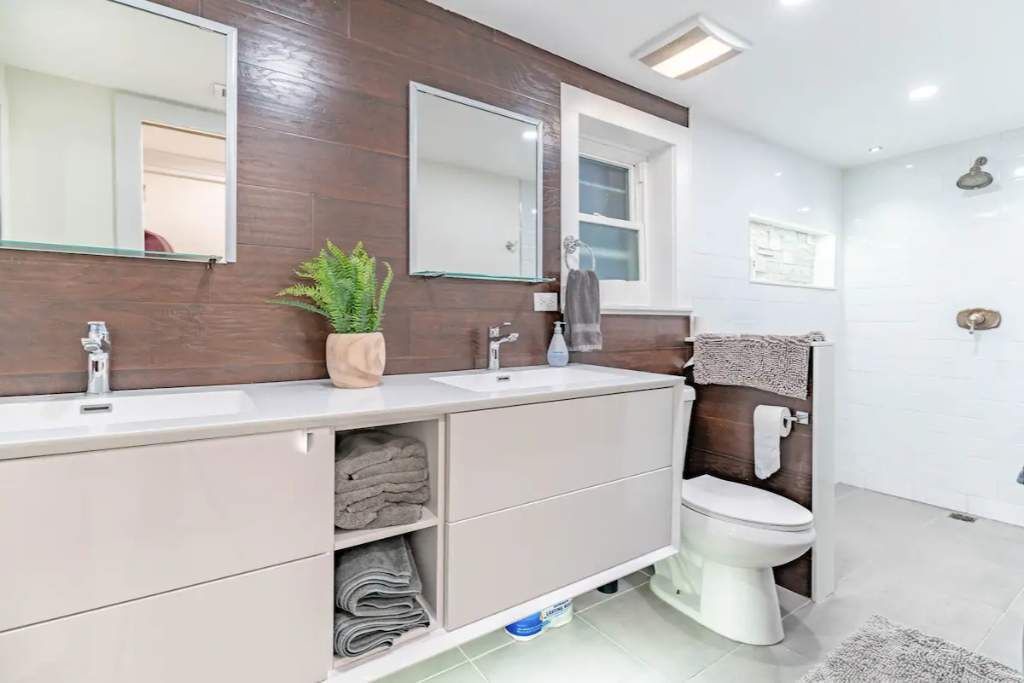 Photo of Bathroom in Wrigleyville