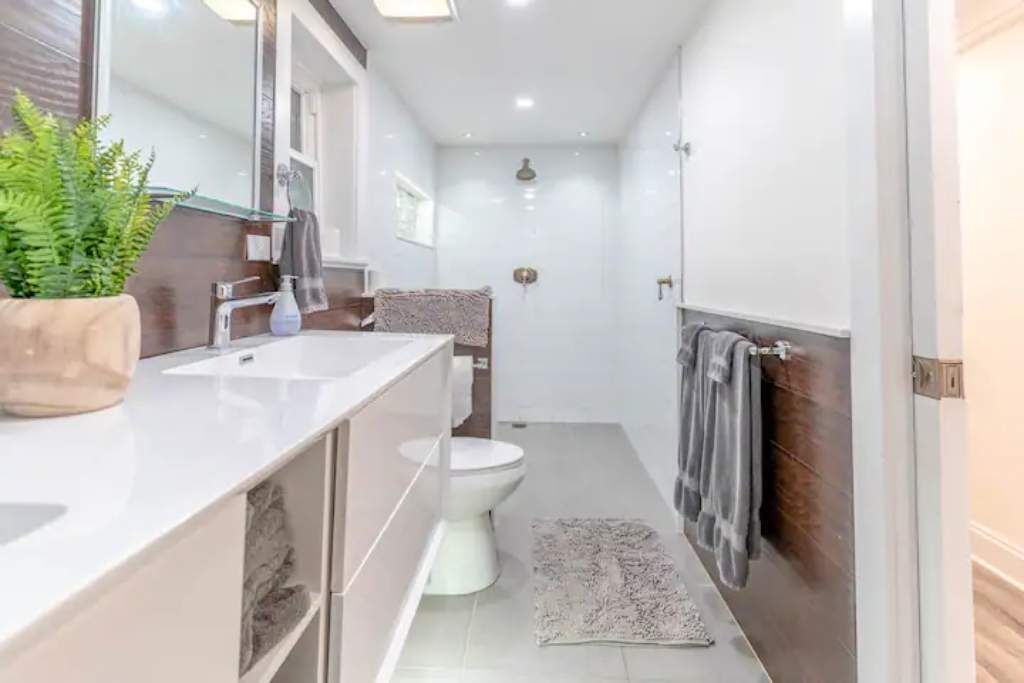 Photo of Bathroom in Wrigleyville