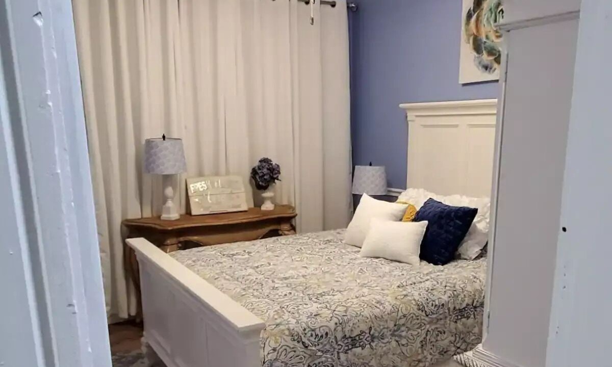 Photo of Bedroom in Alton