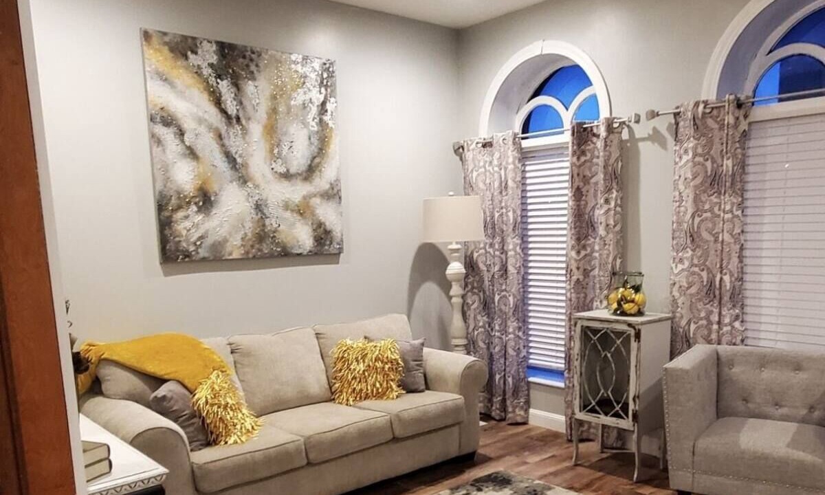 Photo of Livingroom in Alton