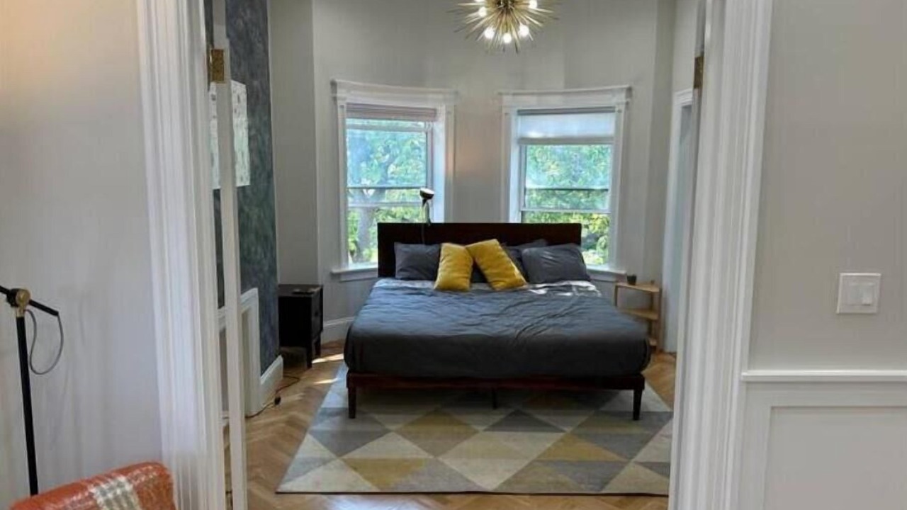 Photo of Bedroom in Rogers Park