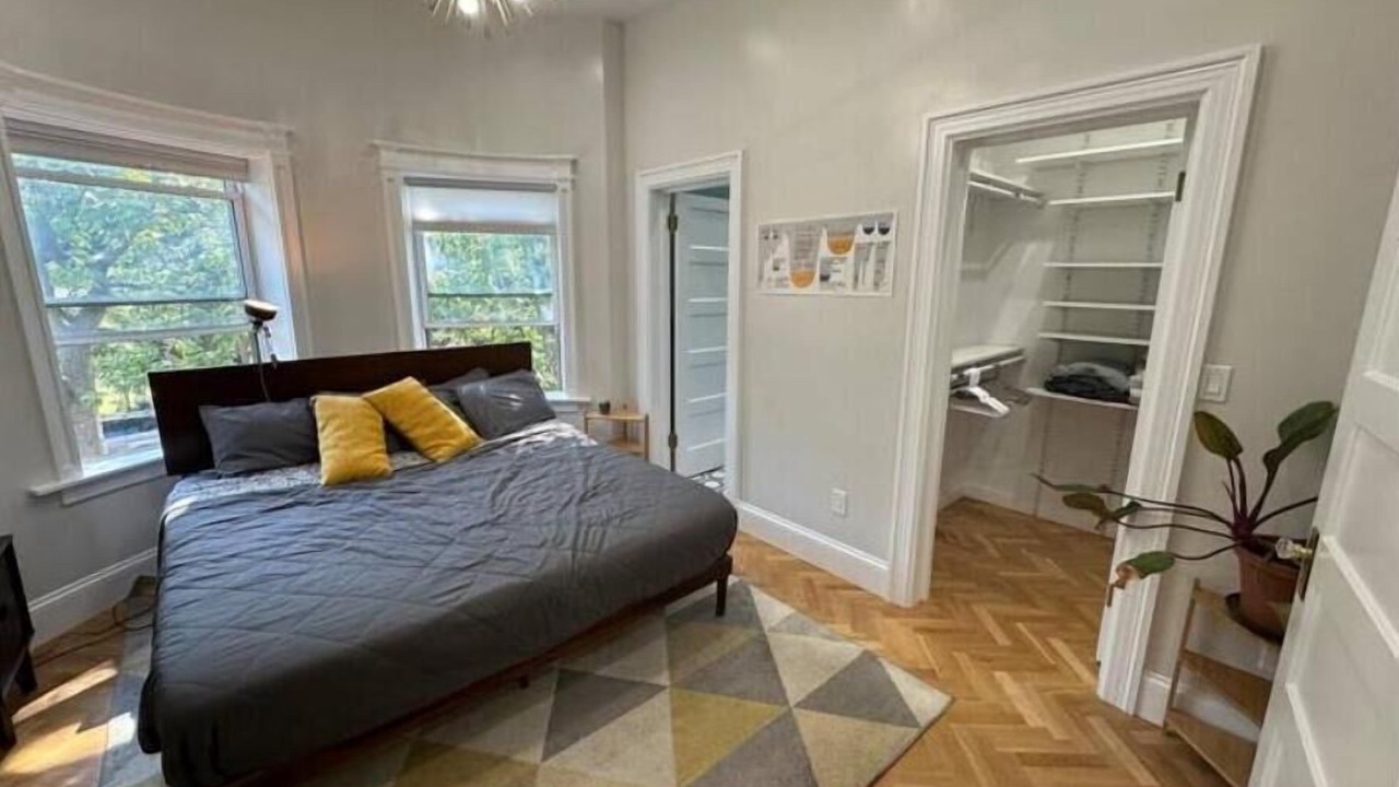 Photo of Bedroom in Rogers Park
