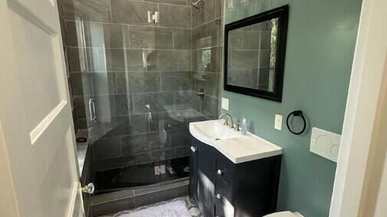 Photo of Bathroom in Rogers Park