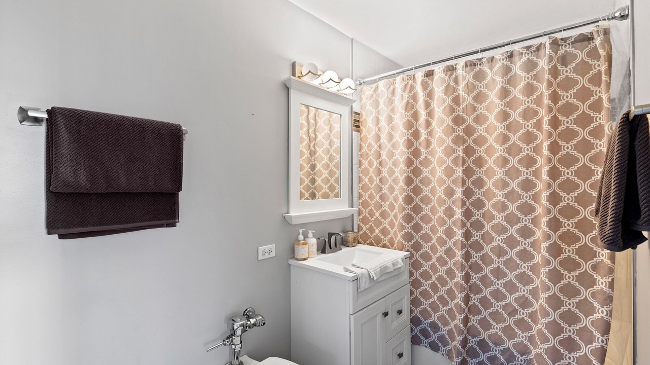 Photo of Bathroom in Near South Side
