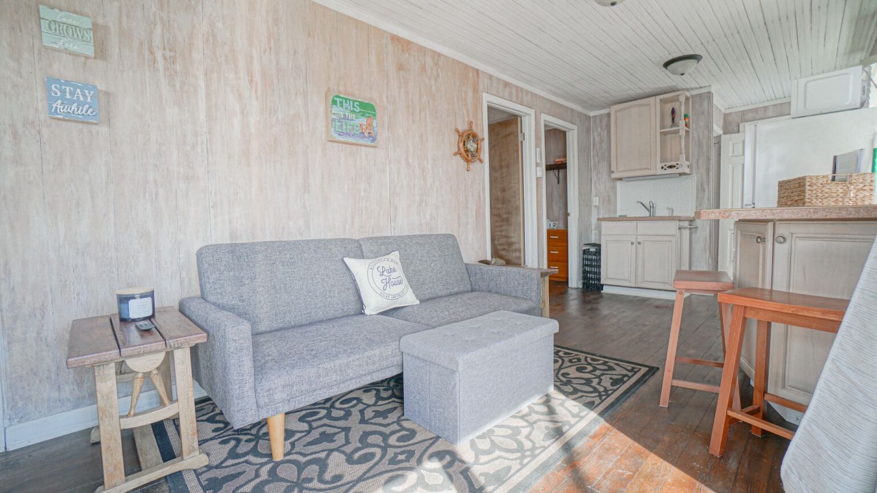 Photo of Livingroom in Fox Lake