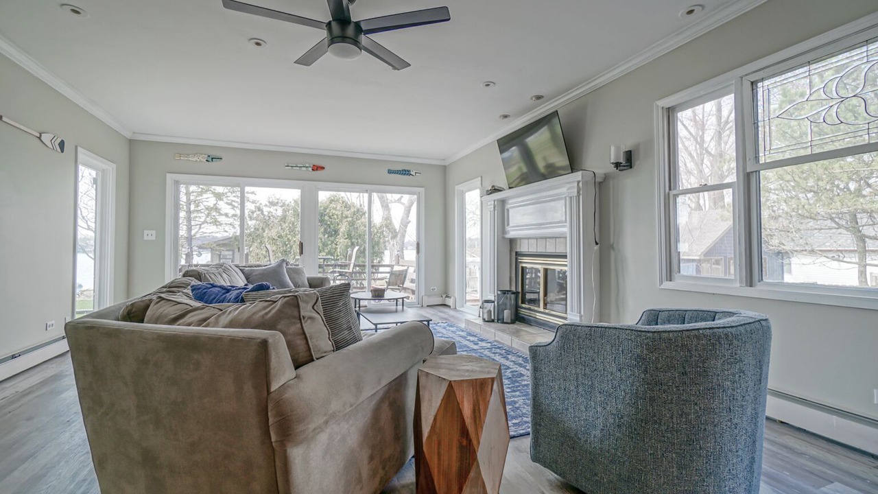 Photo of Livingroom in Fox Lake