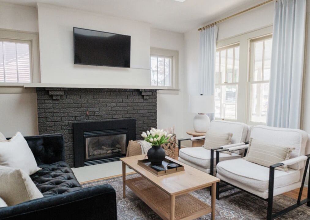 Photo of Livingroom in Champaign