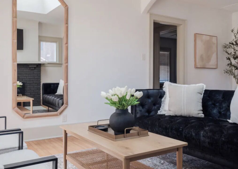 Photo of Livingroom in Champaign