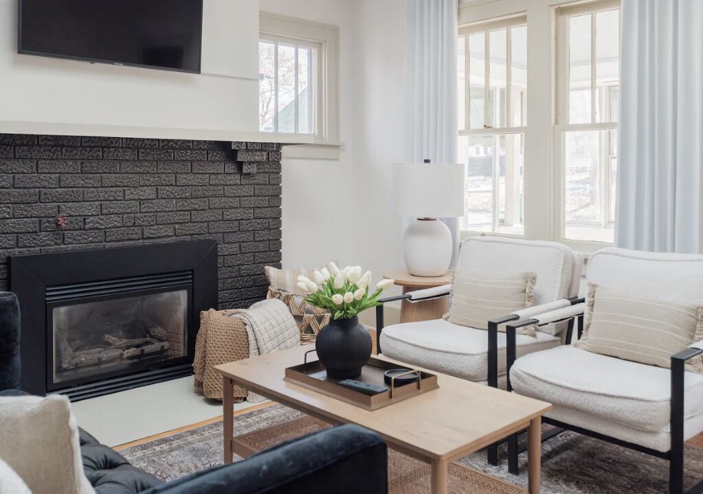 Photo of Livingroom in Champaign
