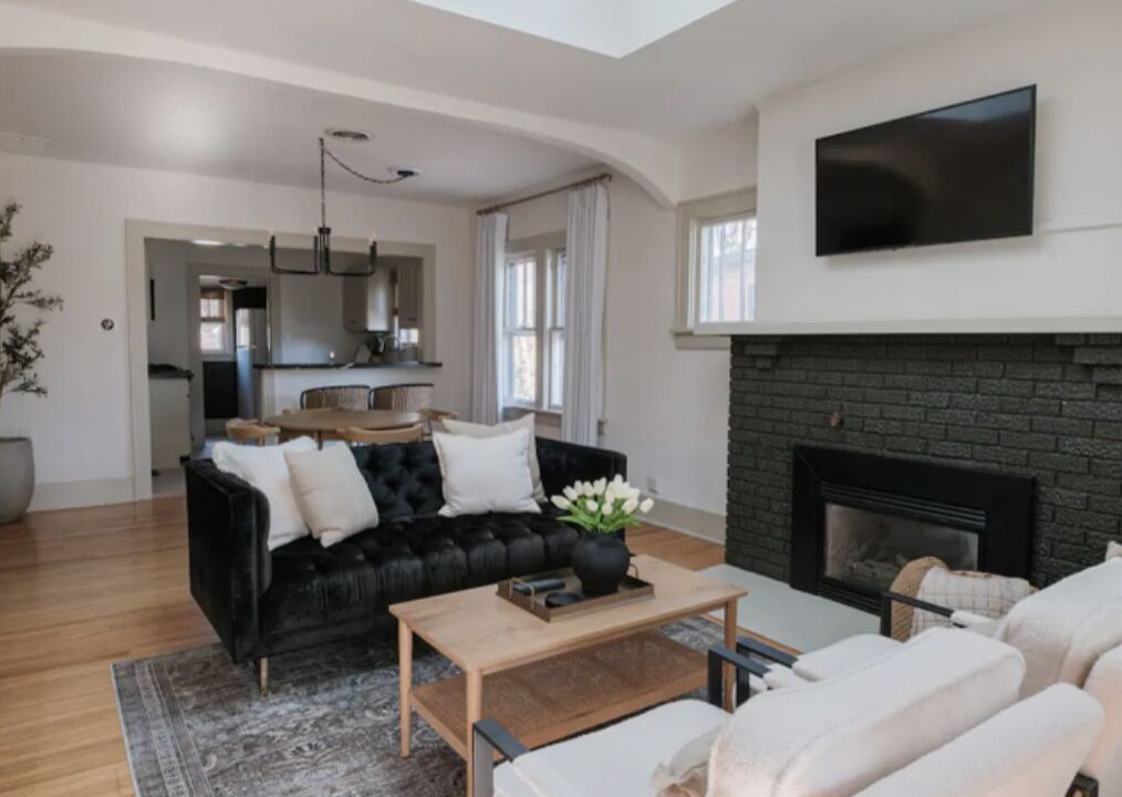Photo of Livingroom in Champaign