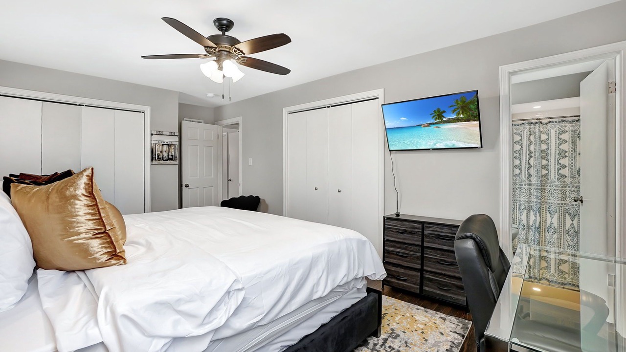 Photo of Bedroom in Homewood