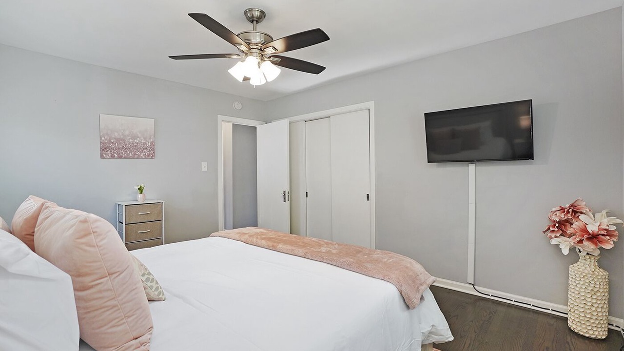Photo of Bedroom in Homewood