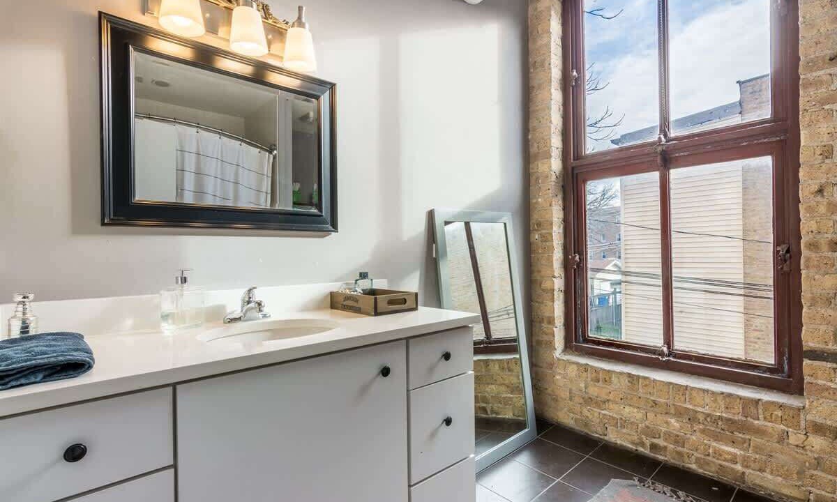 Photo of Bathroom in Logan Square