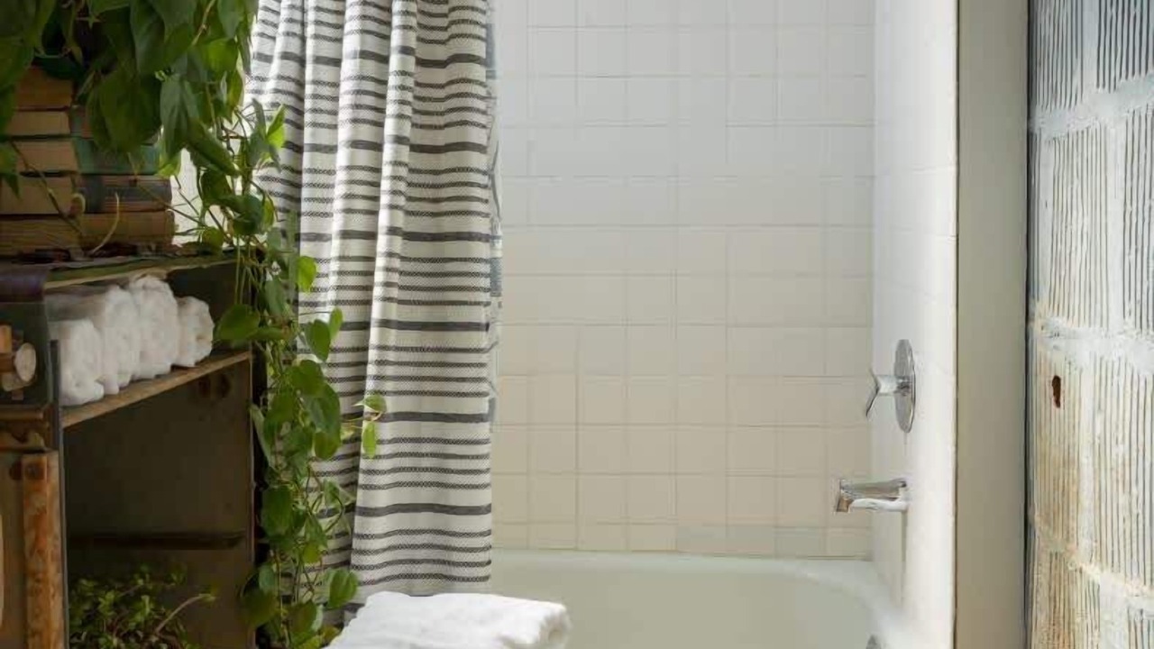 Photo of Bathroom in Logan Square