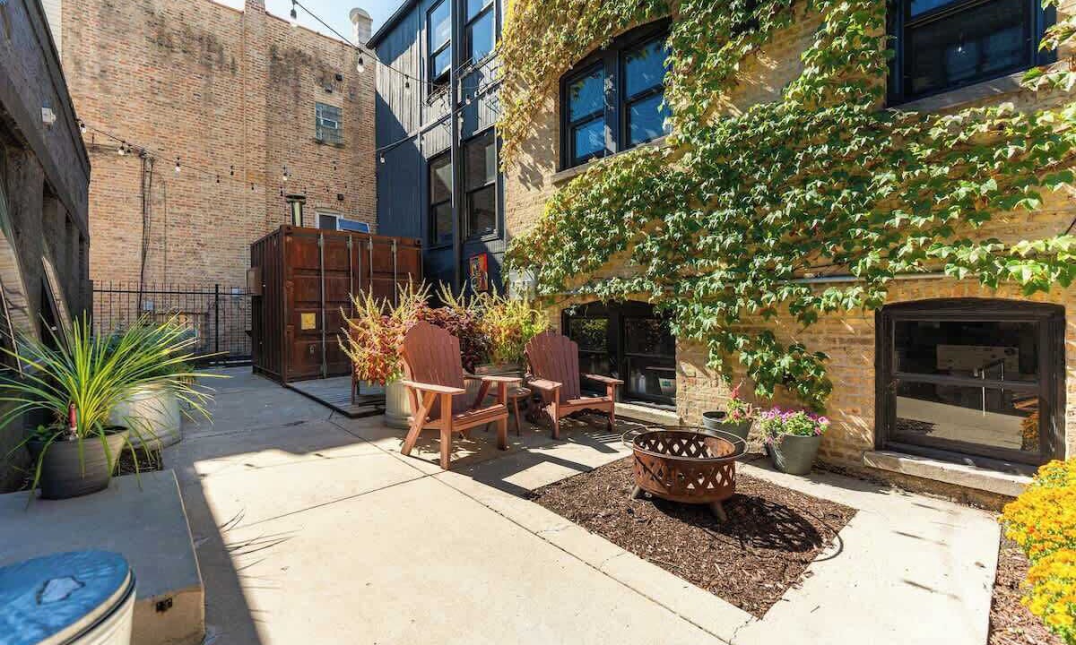 Photo of Outdoor in Logan Square