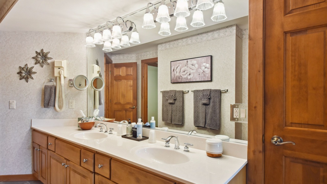 Photo of Bathroom in The Galena Territory