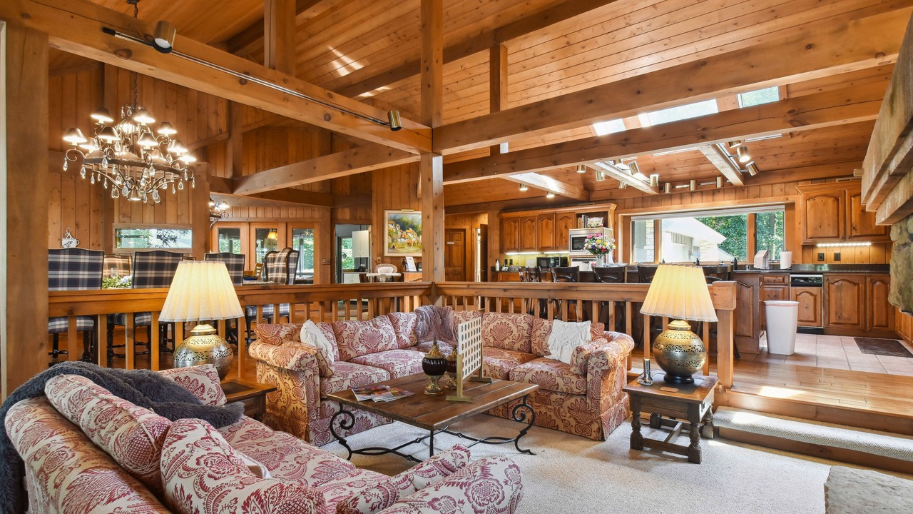 Photo of Livingroom in The Galena Territory