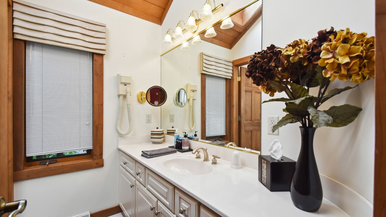 Photo of Bathroom in The Galena Territory