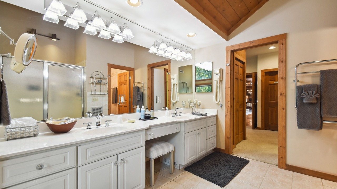 Photo of Bathroom in The Galena Territory